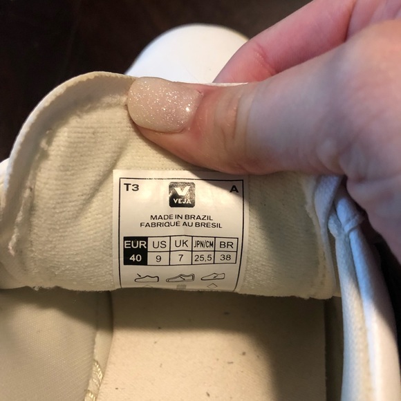 Women’s Size 9 V-10 Style Vejas - Picture 4 of 4